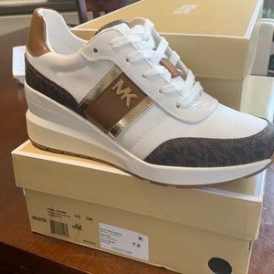 Michael Kors Mabel Trainer Size 7